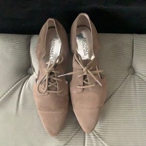 MK - Michael Kors Ballerina Graham Cutout Oxford Suede - Warm Stone